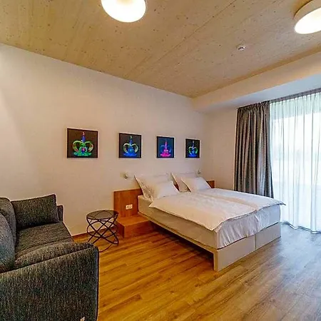 Wud Otel